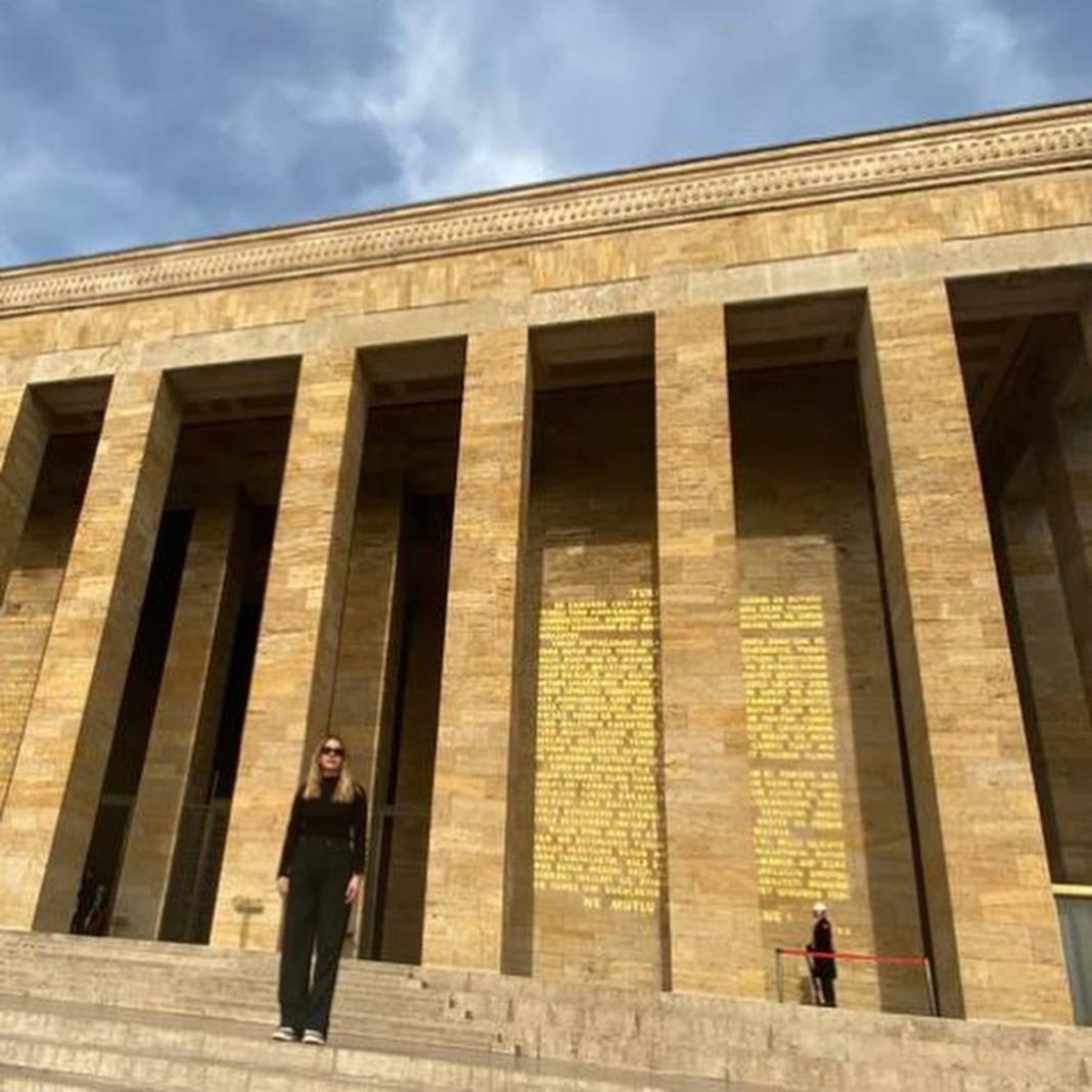 Ben taş değilim! Anıtkabir ziyaretinde gözyaşlarını tutamayan Eda Ece, gelen yorumlara tepki gösterdi 1